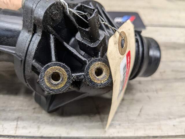06-13 BEHR BMW E82 E88 E90 E92 E93 Engine N54 Water Coolant Thermostat Housing