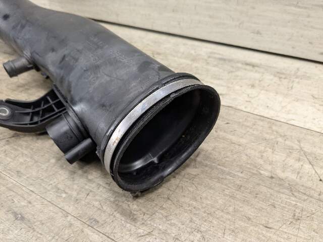 09-19 OEM BMW F12 F13 F15 F16 X5 X6 Front Right Intercooler Upper Charge Pipe
