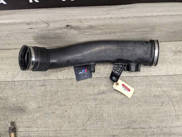 09-19 OEM BMW F12 F13 F15 F16 X5 X6 Front Right Intercooler Upper Charge Pipe
