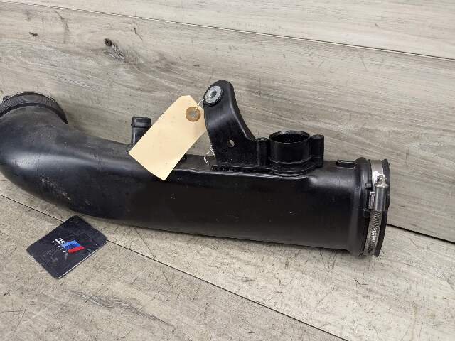 09-19 OEM BMW F12 F13 F15 F16 X5 X6 Front Right Intercooler Upper Charge Pipe