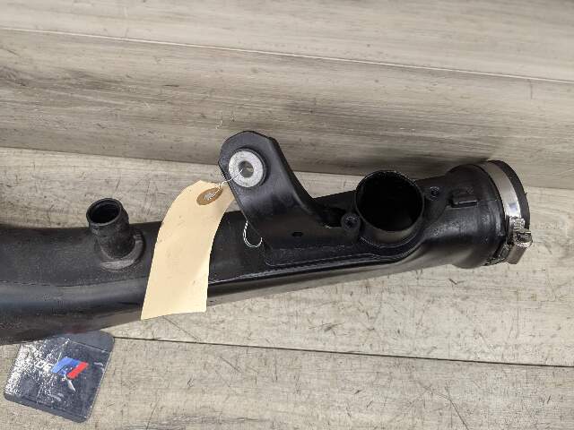 09-19 OEM BMW F12 F13 F15 F16 X5 X6 Front Right Intercooler Upper Charge Pipe