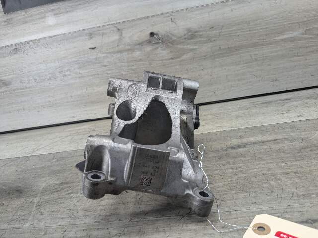 OEM BMW F22 F23 F30 G01 G02 230 330 X3 Engine Coolant Pump With Support B46 B48