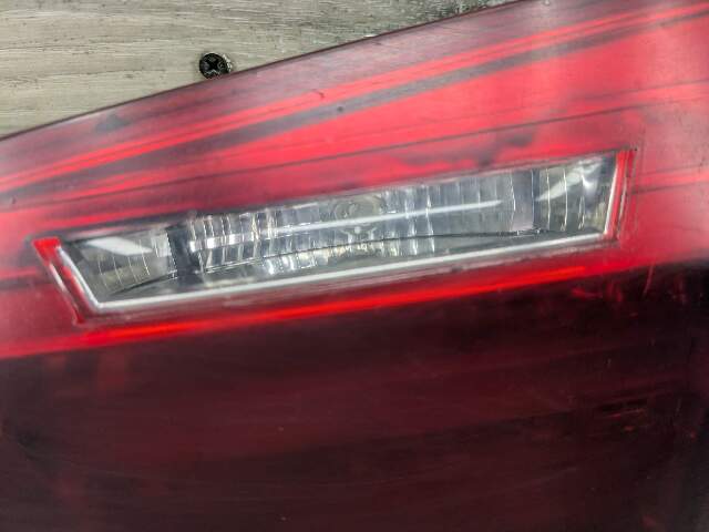 NOTE* 09-11 OEM BMW E90 LCI Sedan Rear Passenger Side Inner Tail Light Trunk Lid