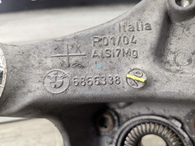 17-23 OEM BMW G30 530 540 M5550 REAR Right Passenger Hub Knuckle Bearing Carrier