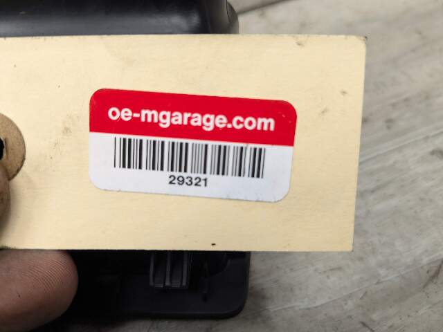 06-11 OEM BMW E90 E91 328 330 335 M3 Sedan Interior Central Console Rear Vent