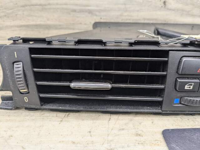 TAB BROKEN* OEM BMW E90 E91 328 335 E92 E93 335 M3 Dashboard Center Air Vents
