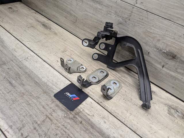 11-16 OEM BMW F10 535 550 Front Left Driver Side Fender Bracket Wing Holder SET