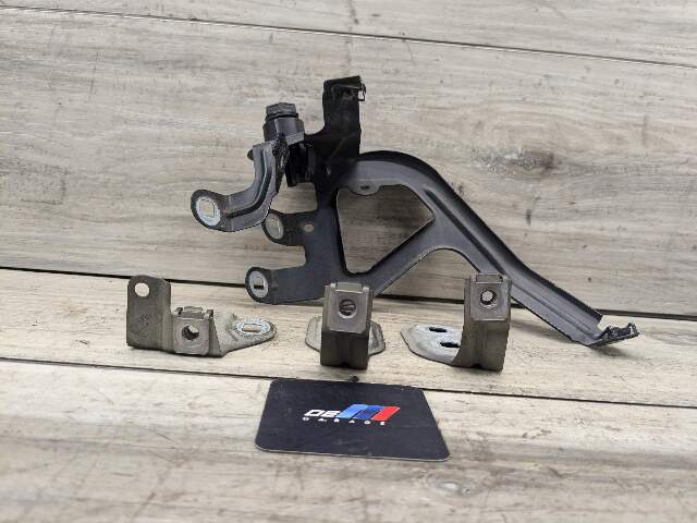 11-16 OEM BMW F10 535 550 Front Left Driver Side Fender Bracket Wing Holder SET