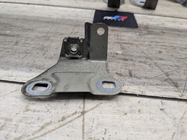 11-16 OEM BMW F10 535 550 Front Left Driver Side Fender Bracket Wing Holder SET
