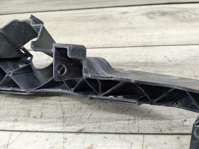 09-11 BMW E90 335 LCI Front Right Passenger Headlight Arm Bracket Mount Plastic