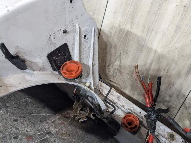 OEM BMW G30 530 540 M550 Front Right Passenger Apron CUT Supporting Strut