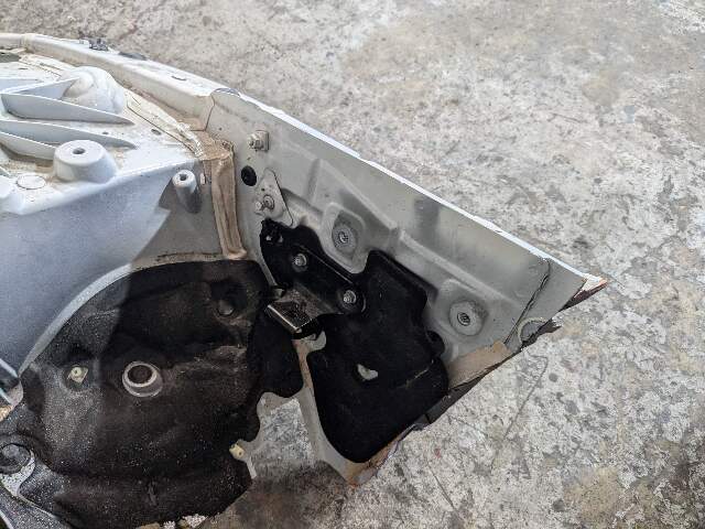 OEM BMW G30 530 540 M550 Front Right Passenger Apron CUT Supporting Strut