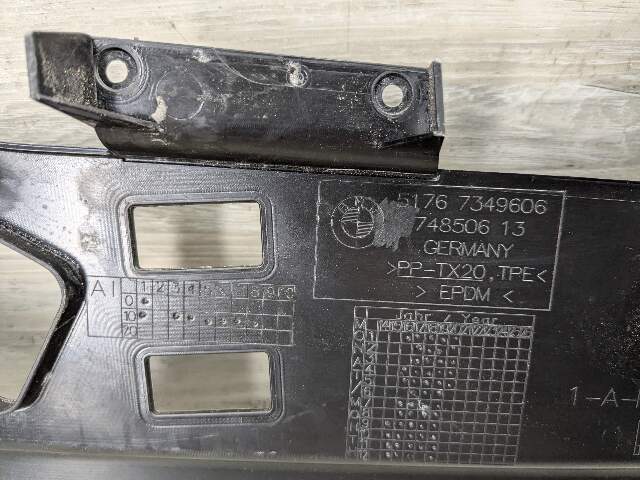 OEM BMW F90 M5 G30 530 540 M550 Front Right Engine Support Sealing Cover Trim