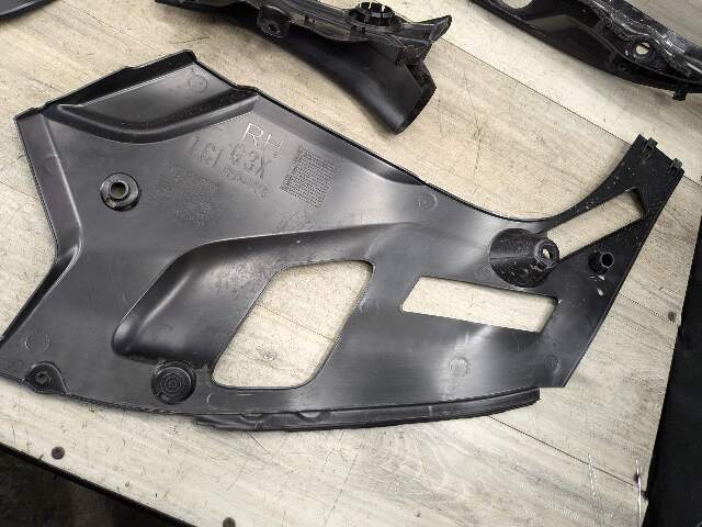 OEM BMW F90 M5 G30 530 540 M550 Front Right Engine Support Sealing Cover Trim