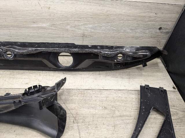 OEM BMW F90 M5 G30 530 540 M550 Front Right Engine Support Sealing Cover Trim