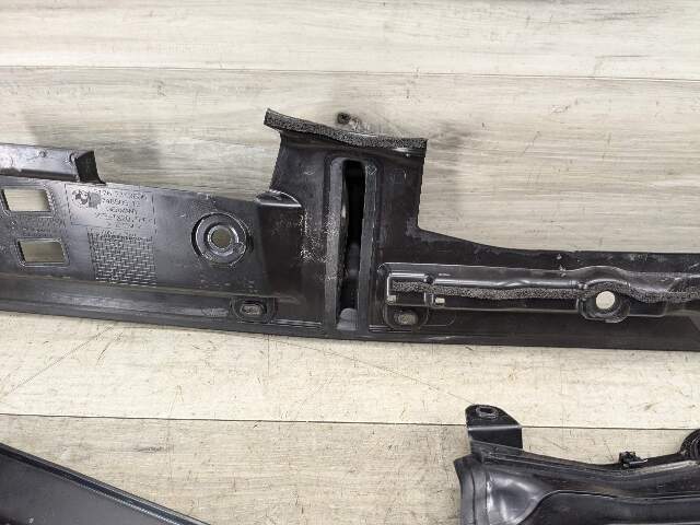 OEM BMW F90 M5 G30 530 540 M550 Front Right Engine Support Sealing Cover Trim