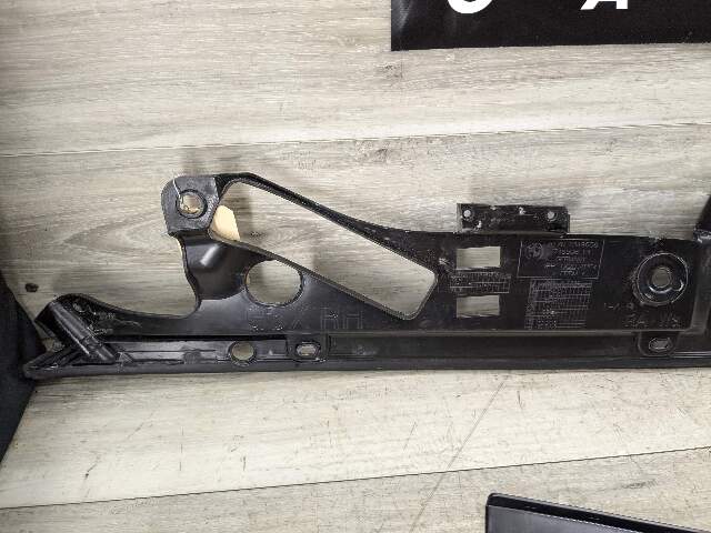 OEM BMW F90 M5 G30 530 540 M550 Front Right Engine Support Sealing Cover Trim