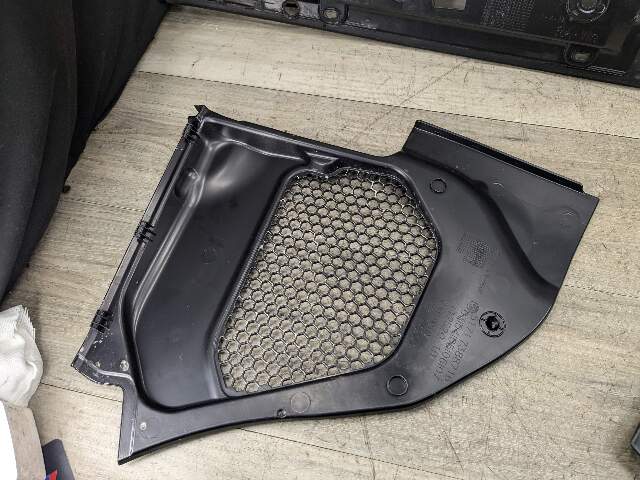 OEM BMW F90 M5 G30 530 540 M550 Front Right Engine Support Sealing Cover Trim