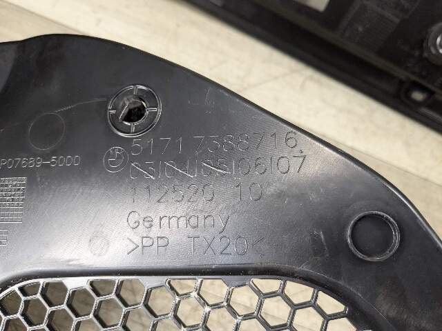 OEM BMW F90 M5 G30 530 540 M550 Front Right Engine Support Sealing Cover Trim