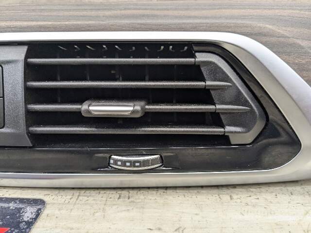 18-24 OEM BMW G01 G02 F97 F98 X3 X4 X3M Center AC Air Vent Dash Dashboard Grille