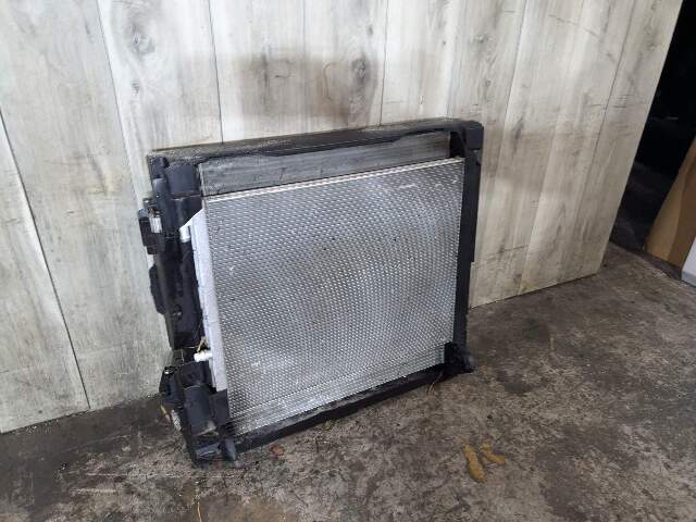 10-13 BMW E70 E71 X5M X6M S63 Engine Main Radiators Cooling ASSEMBLY w/ Fan