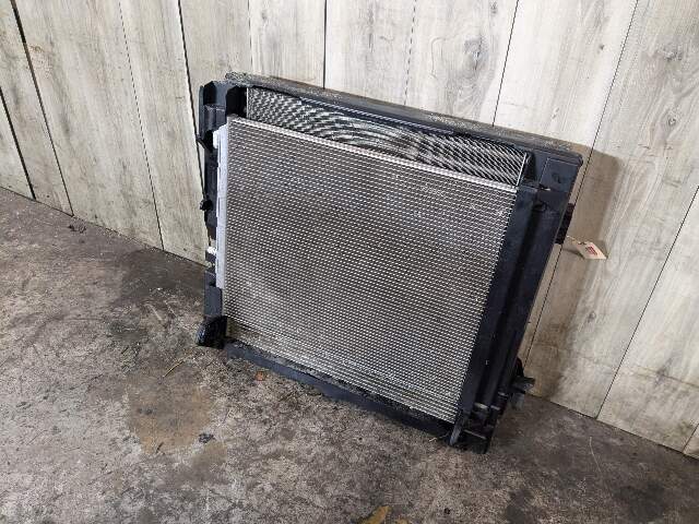 10-13 BMW E70 E71 X5M X6M S63 Engine Main Radiators Cooling ASSEMBLY w/ Fan