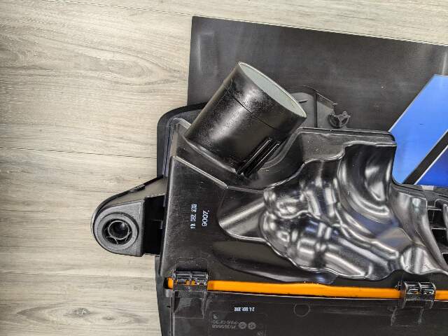 10-14 OEM BMW E70 E71 X5M X6M Engine S63 Air Intake Muffler Filter Box Housing
