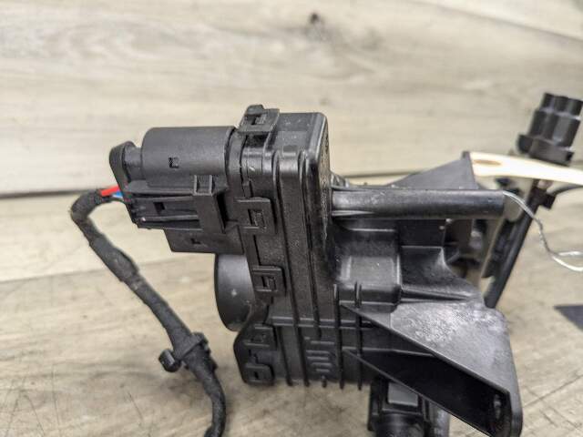 09-13 OEM BMW E70 E90 X5 335D M57N2 Diesel Emission Fluid Transfer Pump SCR