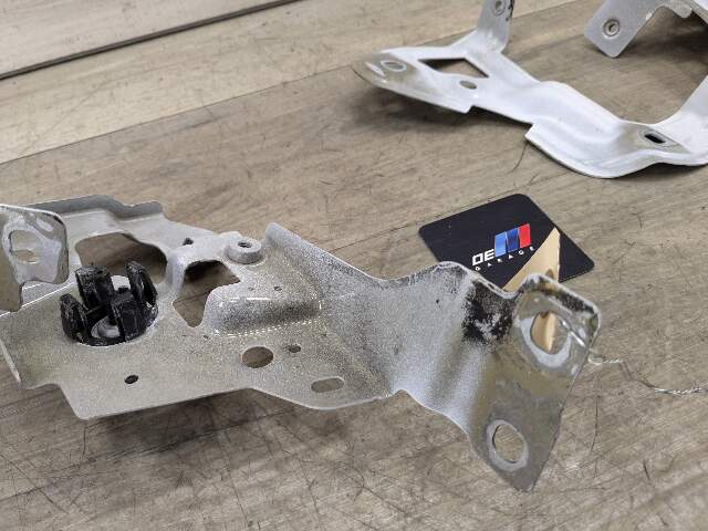 19-24 OEM BMW G20 330 M340 Front Right Passenger Side Fender Holder Bracket SET
