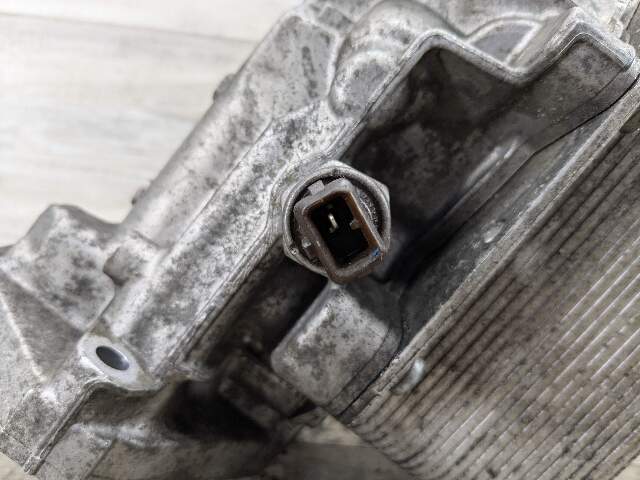 09-11 OEM BMW E90 E70 M57 3.0 Diesel Engine Motor Oil Filter Cooler Housing