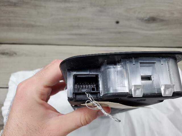 07-13 OEM BMW E88 E89 E93 Overhead Roof Console Dome Light SOS Switch