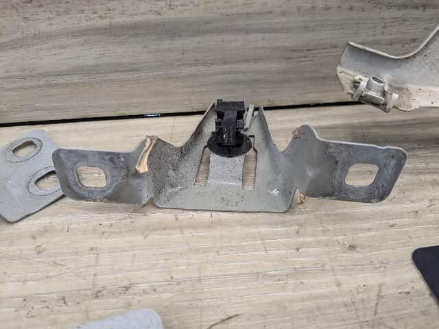 09-15 OEM BMW F01 F02 740 750 Front Right Passenger Fender Bracket Holder SET