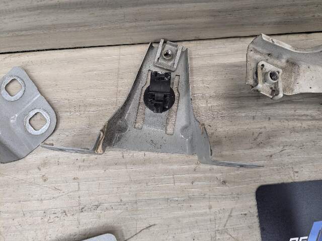 09-15 OEM BMW F01 F02 740 750 Front Right Passenger Fender Bracket Holder SET