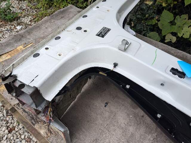 19-23 OEM BMW G05 X5 Left Driver Side B Pillar Door Body Cut Structure