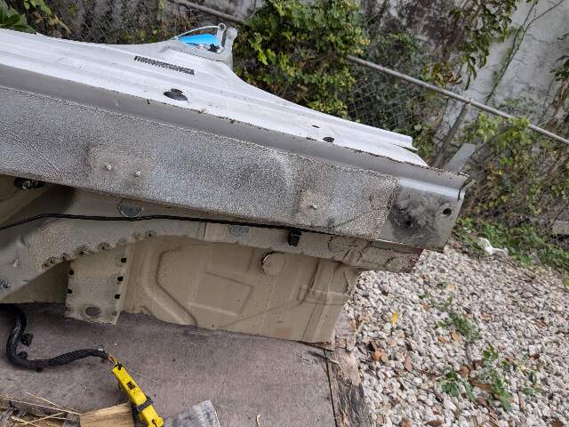 19-23 OEM BMW G05 X5 Left Driver Side B Pillar Door Body Cut Structure