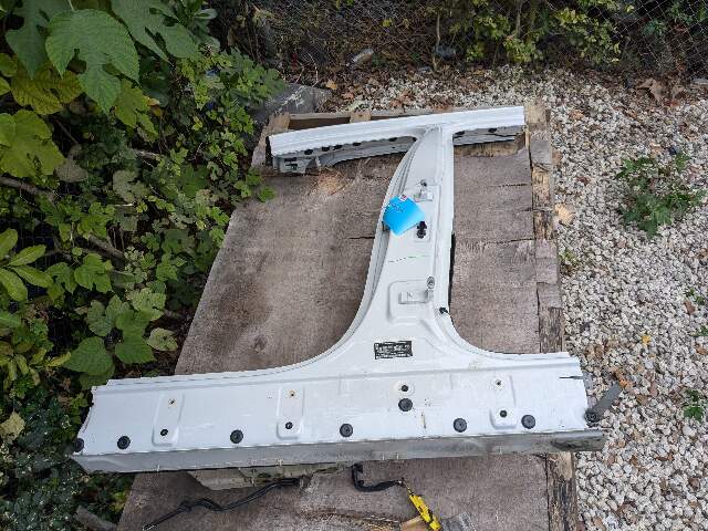 19-23 OEM BMW G05 X5 Left Driver Side B Pillar Door Body Cut Structure