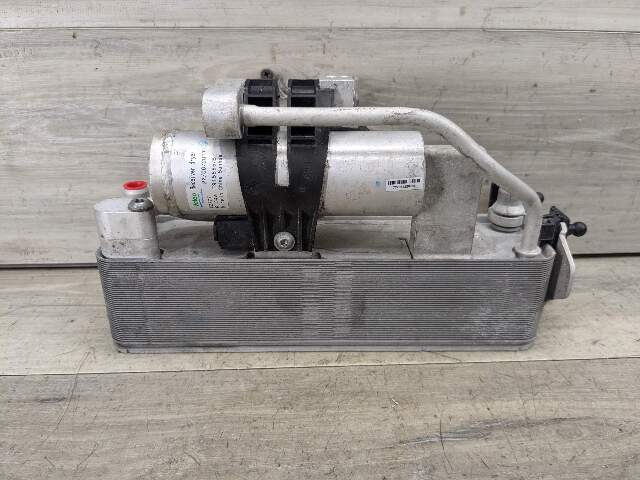 16-21 OEM BMW F22 F30 F32 F36 AC Air Conditioning Compact Condenser with Dryer
