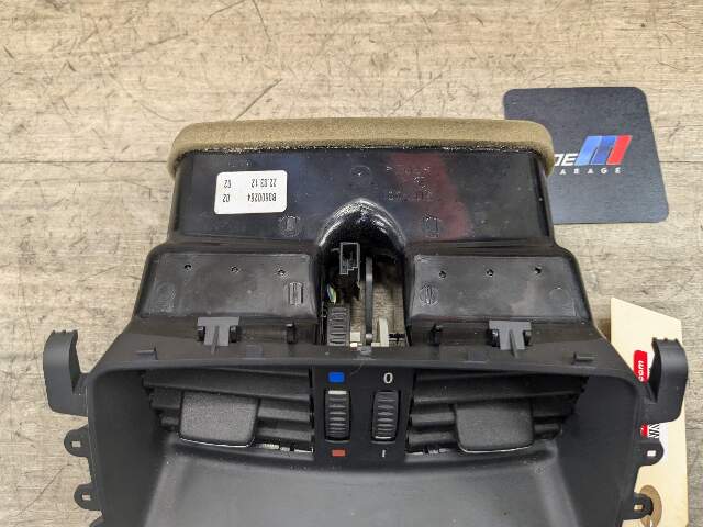 07-13 OEM BMW E92 328 335 Coupe Interior Central Console Rear Vent