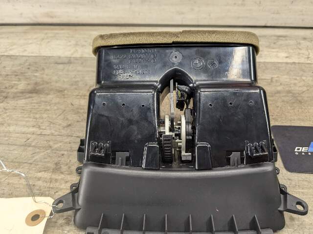 07-13 OEM BMW E92 328 335 Coupe Interior Central Console Rear Vent