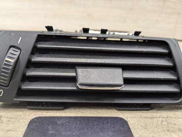 06-13 OEM BMW E90 E92 E93 335 328 M3 Left Driver Side Dashboard Air Vent