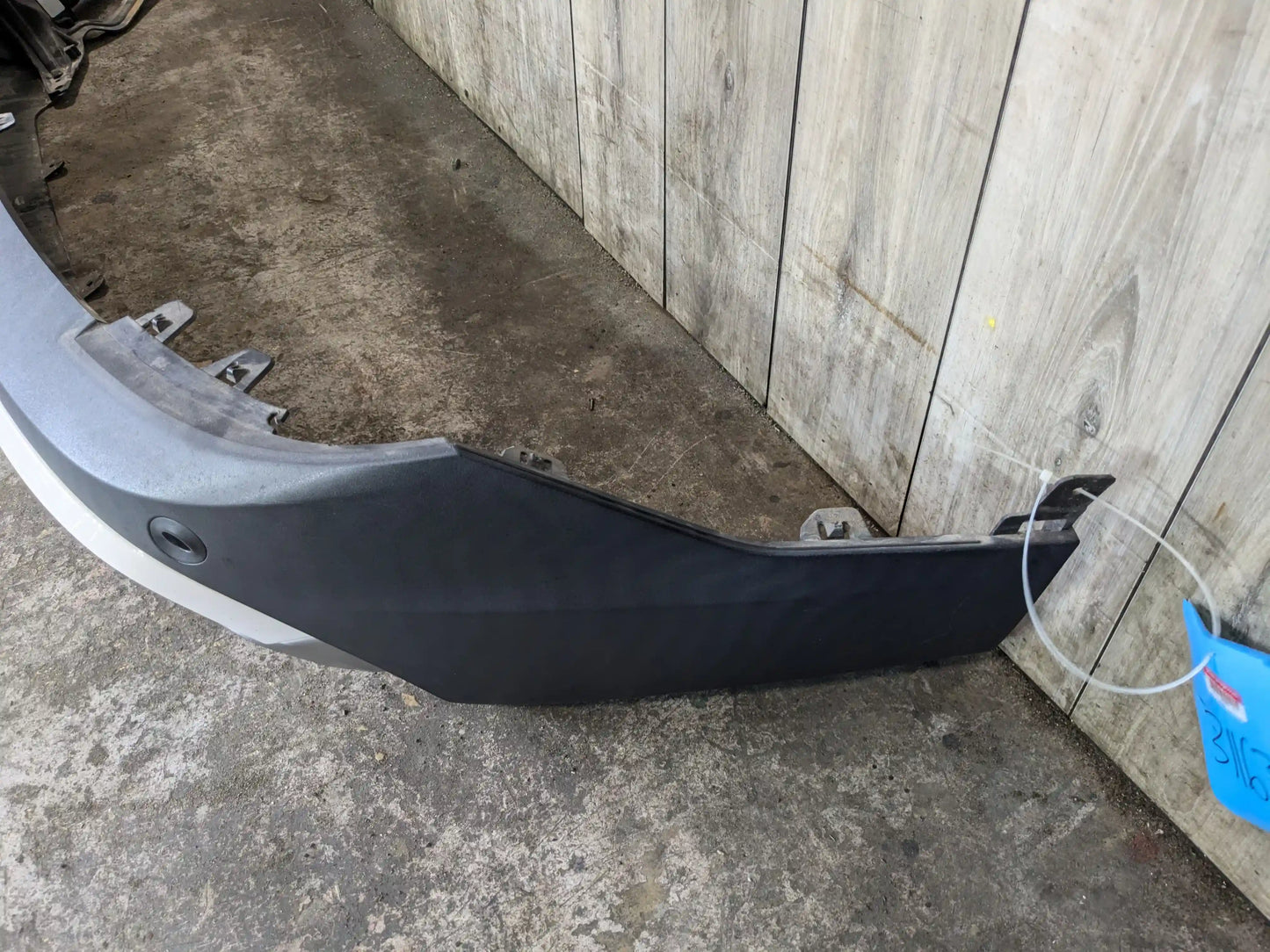 19-23 OEM BMW G05 X5 Rear Bumper Cover Panel w/ Diffuser White 300