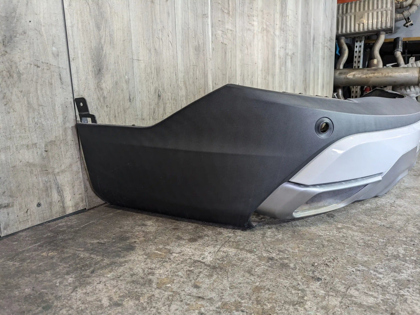 19-23 OEM BMW G05 X5 Rear Bumper Cover Panel w/ Diffuser White 300