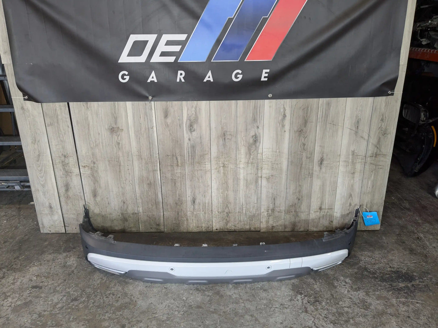 19-23 OEM BMW G05 X5 Rear Bumper Cover Panel w/ Diffuser White 300