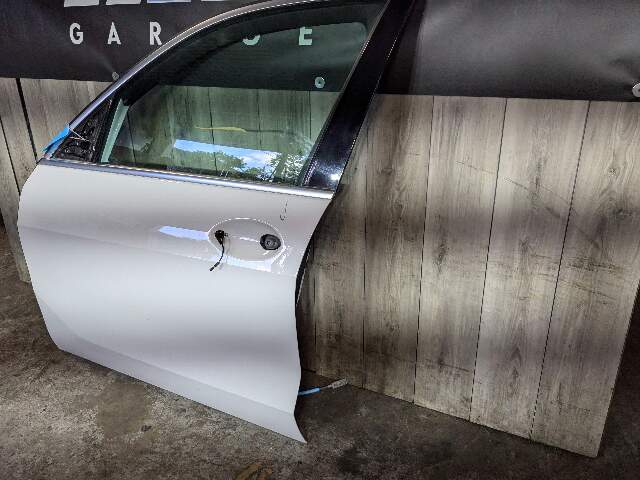 *19-23 OEM BMW G05 X5 Front Left Driver Side Door Shell Panel White 300