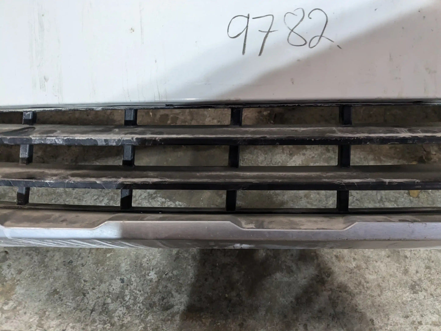 19-23 OEM BMW G05 X5 Front Bumper Cover w/ Griiles & Lower Lights White 300
