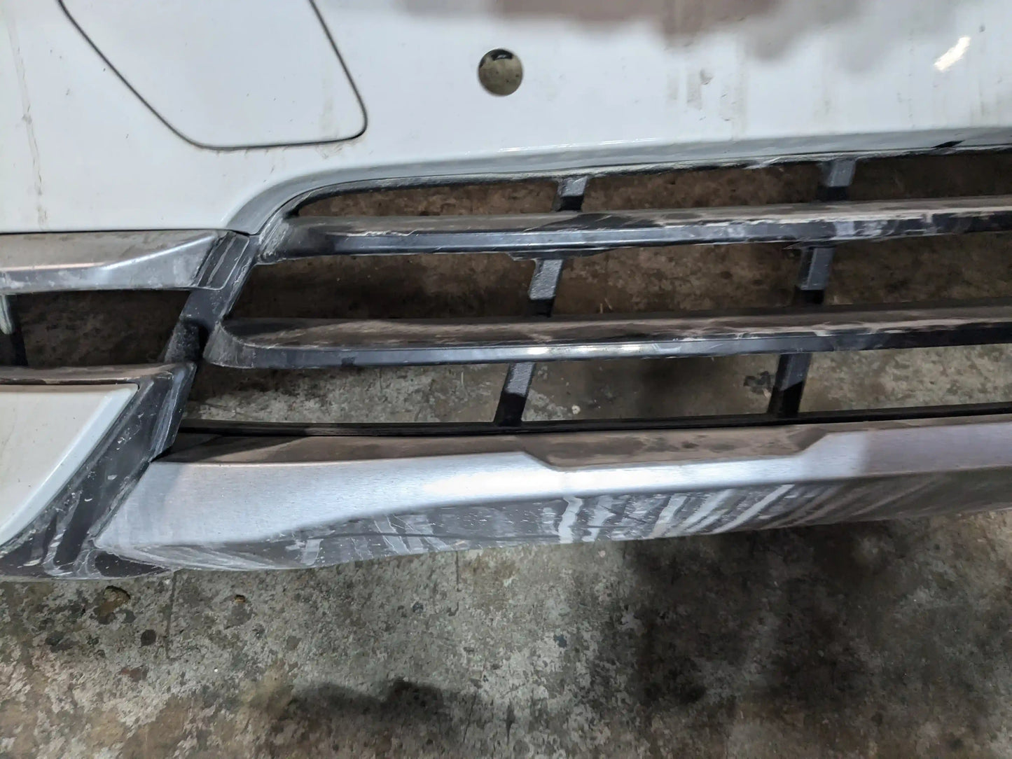 19-23 OEM BMW G05 X5 Front Bumper Cover w/ Griiles & Lower Lights White 300