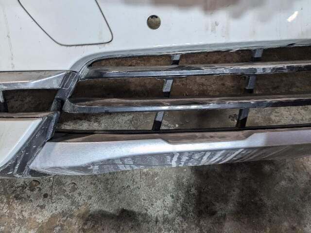 19-23 OEM BMW G05 X5 Front Bumper Cover w/ Griiles & Lower Lights White 300