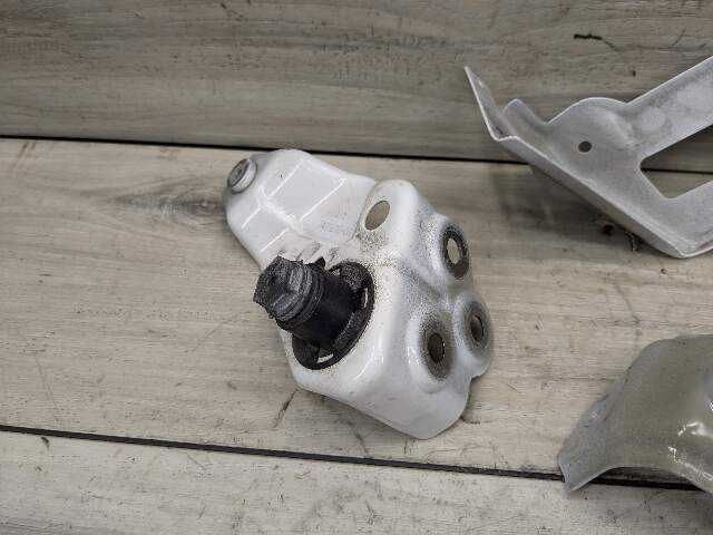 19-23 OEM BMW G05 X5 Front Right Passenger Side Fender Holder Bracket SET