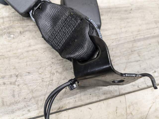 19-25 OEM BMW F95 F96 G05 G06 X5 X6 REAR Center Middle 2nd Row Seat Belt Buckle