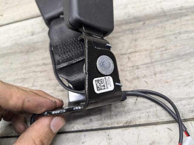 19-25 OEM BMW F95 F96 G05 G06 X5 X6 REAR Center Middle 2nd Row Seat Belt Buckle